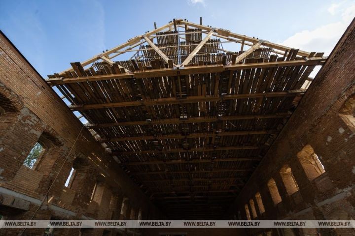 Ружанский дворцовый комплекс - одна из крупнейших магнатских резиденций XVII-XVIII веков в Беларуси