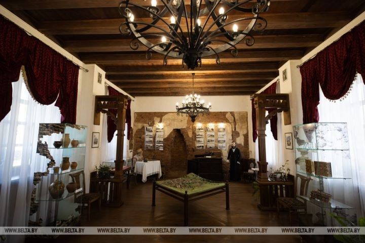 Ружанский дворцовый комплекс - одна из крупнейших магнатских резиденций XVII-XVIII веков в Беларуси