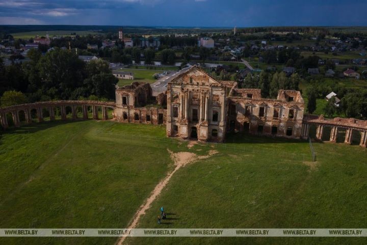 Ружанский дворцовый комплекс - одна из крупнейших магнатских резиденций XVII-XVIII веков в Беларуси