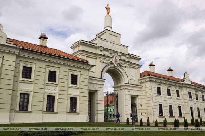 Ружанский дворцовый комплекс - одна из крупнейших магнатских резиденций XVII-XVIII веков в Беларуси