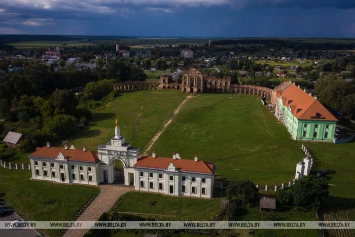 Ружанский дворцовый комплекс - одна из крупнейших магнатских резиденций XVII-XVIII веков в Беларуси