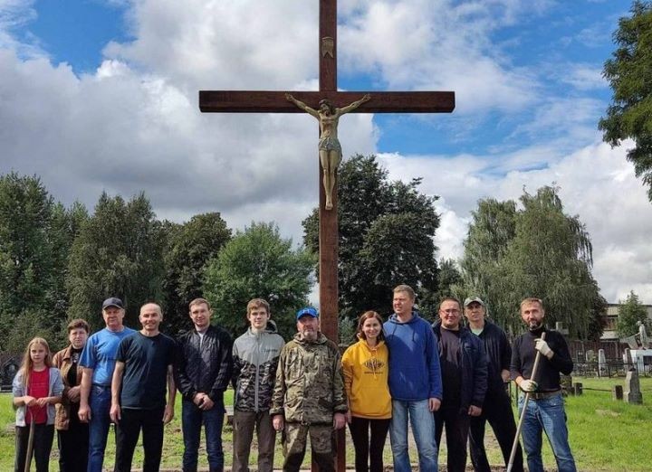 В Пинске на месте сгоревшего костёла установили новый крест