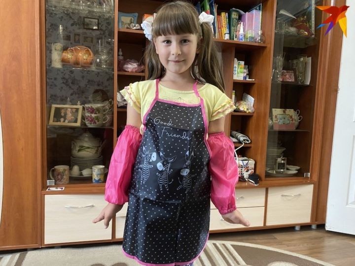 В Минске потратили 910 рублей на ребенка, в деревне – 730 на двоих: сравнили образы двух первоклассниц и хлопоты родителей перед 1 сентября