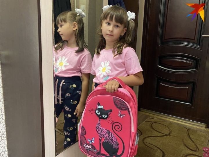 В Минске потратили 910 рублей на ребенка, в деревне – 730 на двоих: сравнили образы двух первоклассниц и хлопоты родителей перед 1 сентября