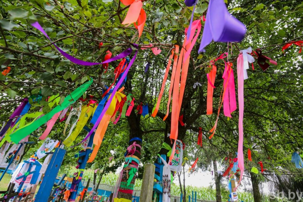 Более ста лет верующие съезжаются в Каменецкий район к урочищу Грушки