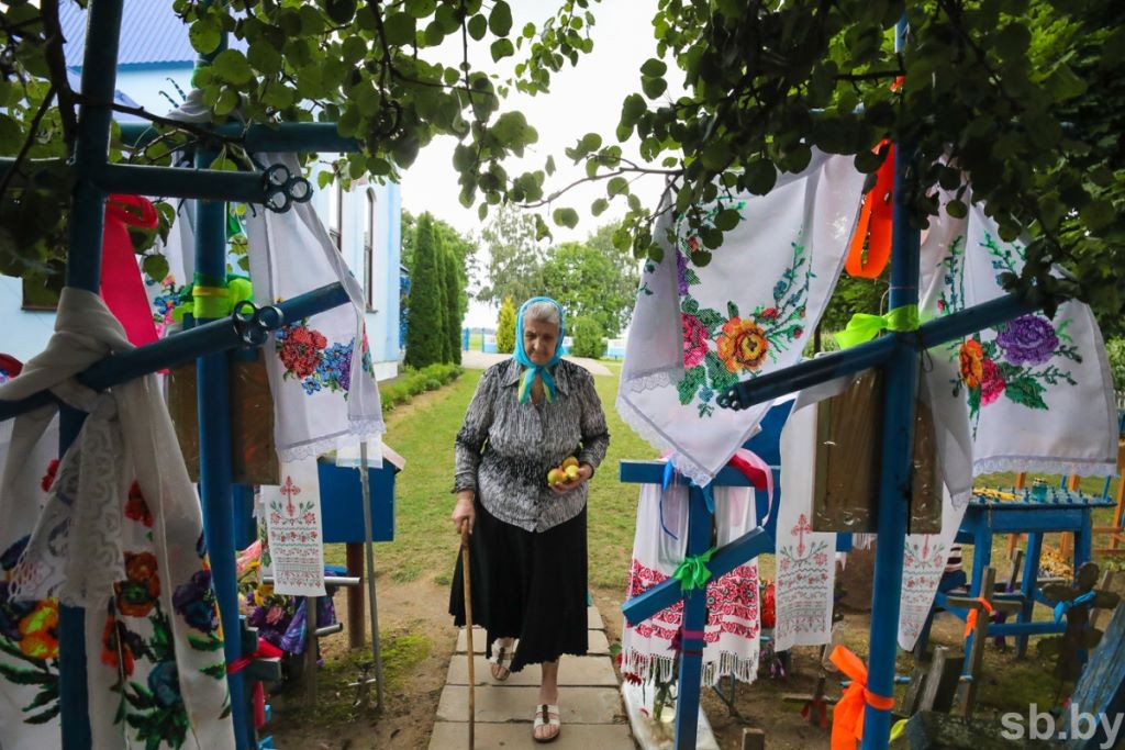 Более ста лет верующие съезжаются в Каменецкий район к урочищу Грушки