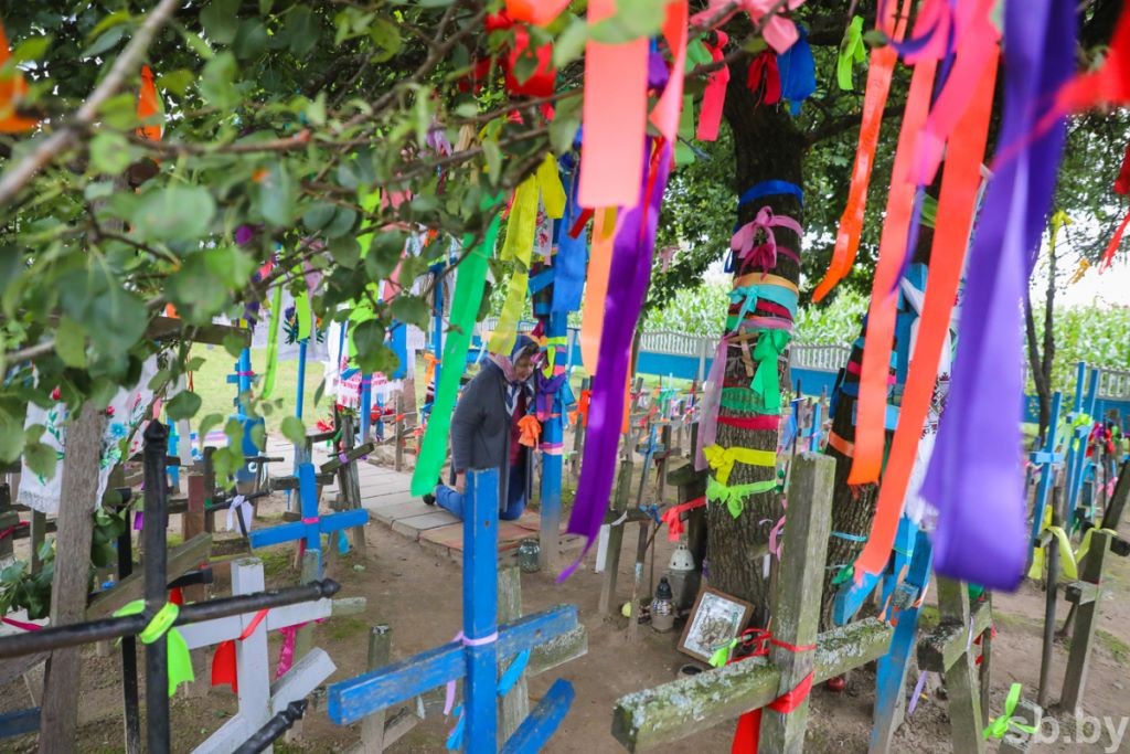 Более ста лет верующие съезжаются в Каменецкий район к урочищу Грушки