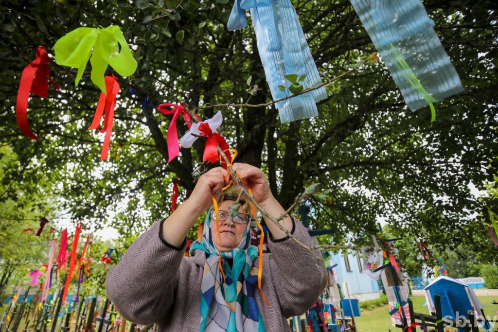 Более ста лет верующие съезжаются в Каменецкий район к урочищу Грушки