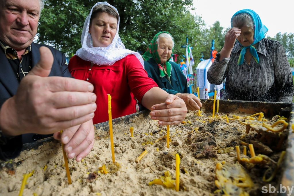 Более ста лет верующие съезжаются в Каменецкий район к урочищу Грушки