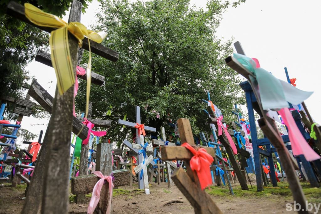 Более ста лет верующие съезжаются в Каменецкий район к урочищу Грушки