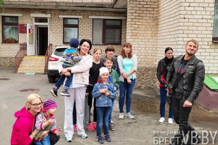 Шанс для Кости. Мотоциклисты из «Route Р98» помогают больному мальчику из Кобрина и социально-педагогическому центру Пружанского района