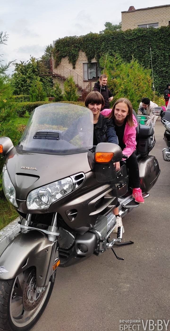 Шанс для Кости. Мотоциклисты из «Route Р98» помогают больному мальчику из Кобрина и социально-педагогическому центру Пружанского района