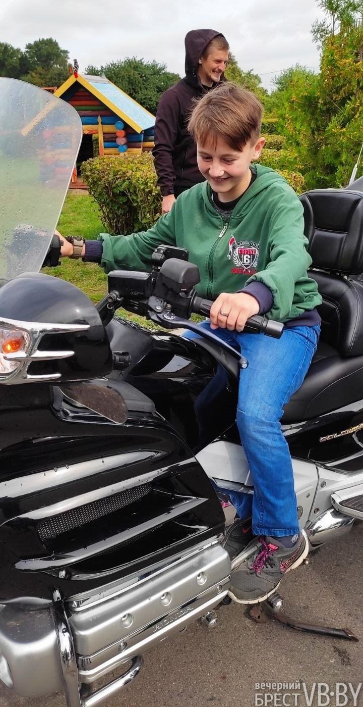 Шанс для Кости. Мотоциклисты из «Route Р98» помогают больному мальчику из Кобрина и социально-педагогическому центру Пружанского района