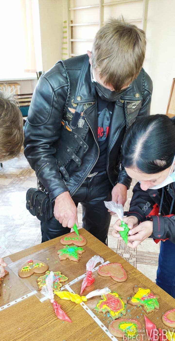 Шанс для Кости. Мотоциклисты из «Route Р98» помогают больному мальчику из Кобрина и социально-педагогическому центру Пружанского района