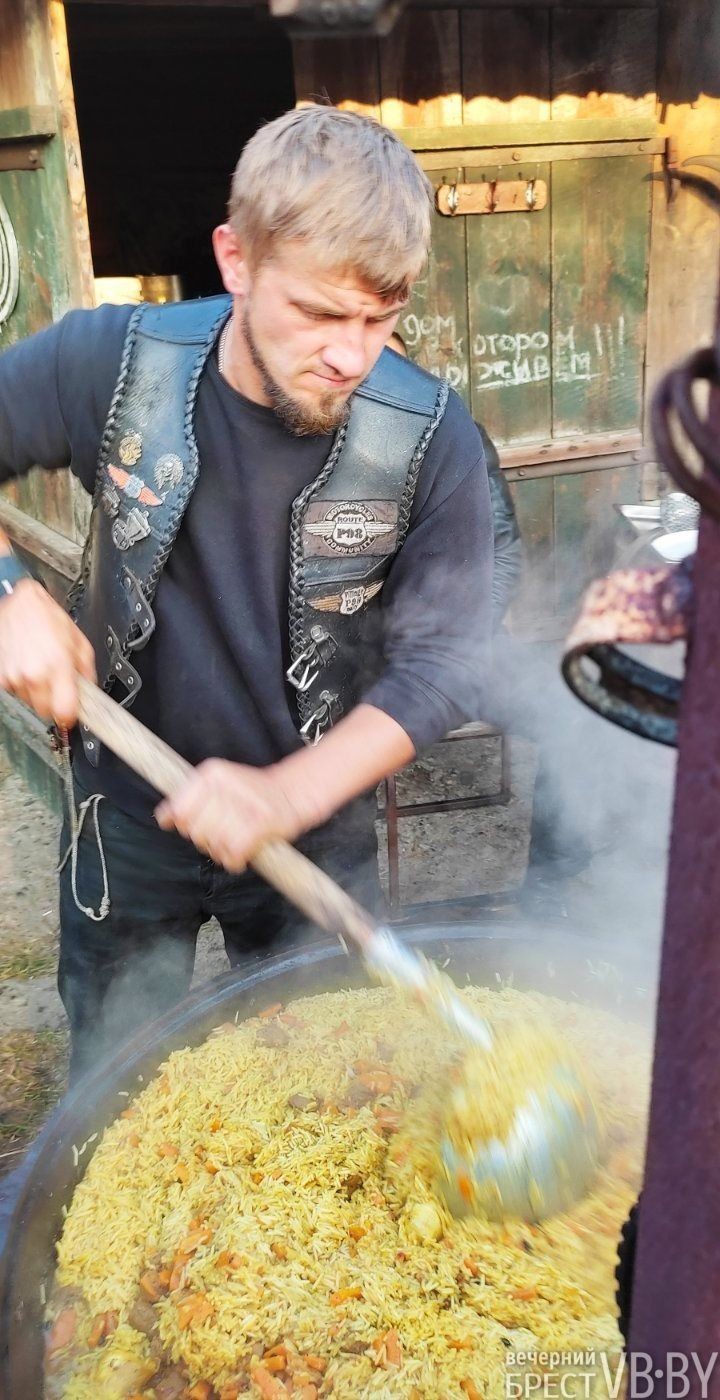 Шанс для Кости. Мотоциклисты из «Route Р98» помогают больному мальчику из Кобрина и социально-педагогическому центру Пружанского района