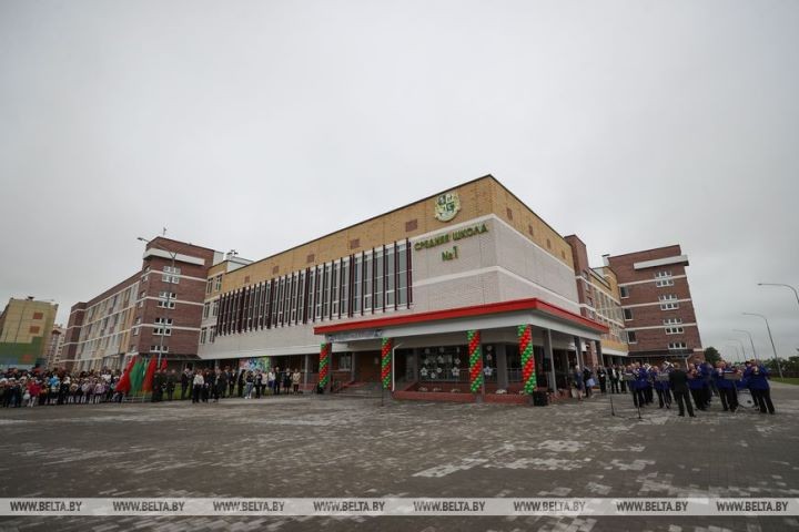 В Барановичах открыли самую большую школу в городе