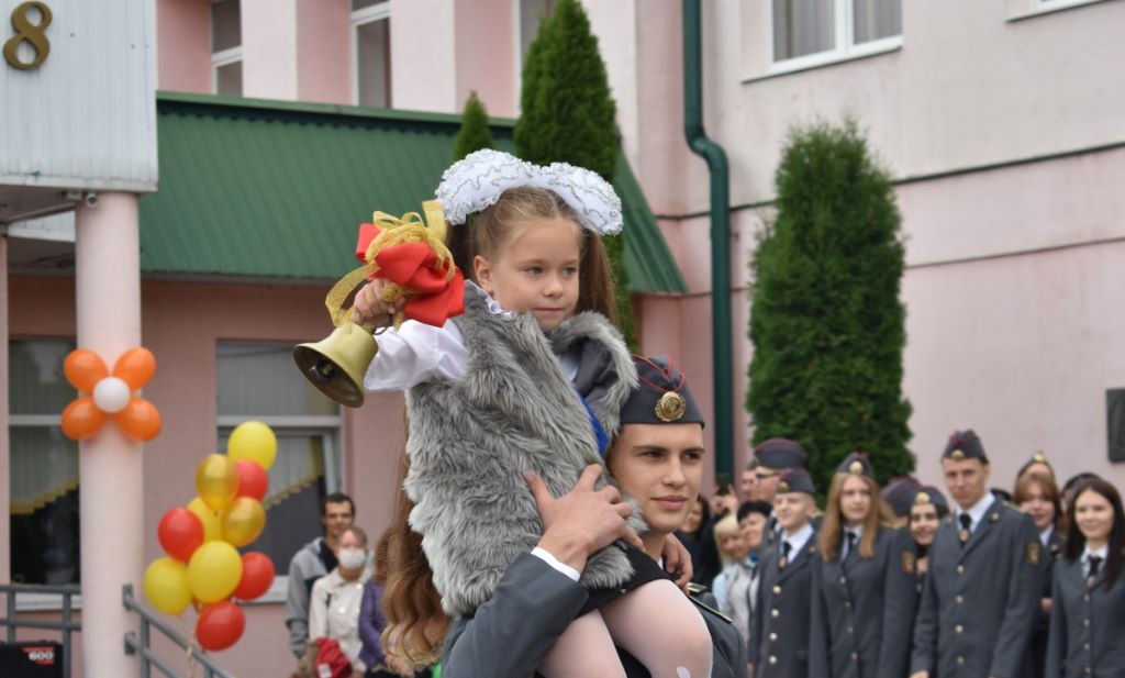 Сегодня школьный звонок звенел и в Ленинском районе города Бреста
