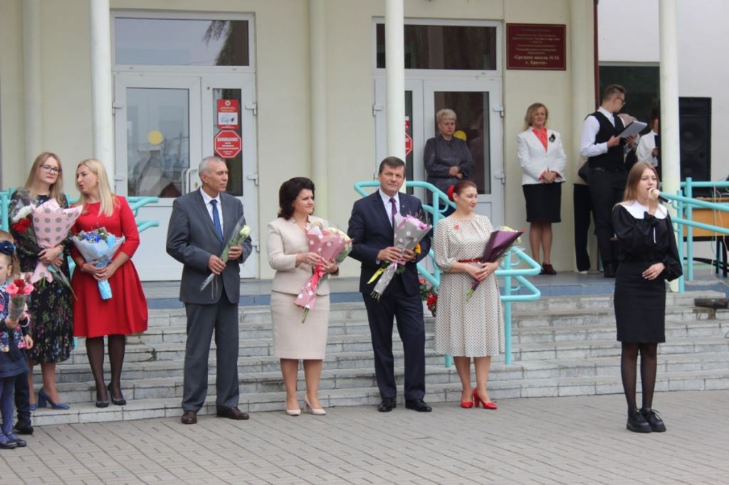 Сегодня школьный звонок звенел и в Ленинском районе города Бреста