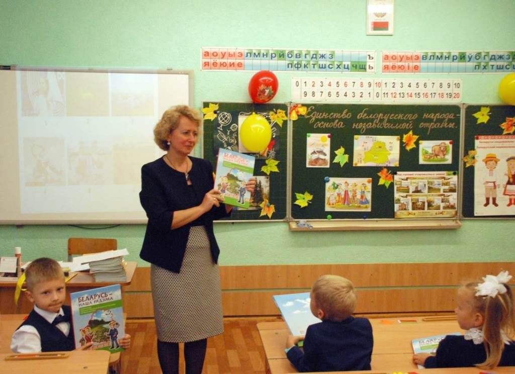 Сегодня школьный звонок звенел и в Ленинском районе города Бреста