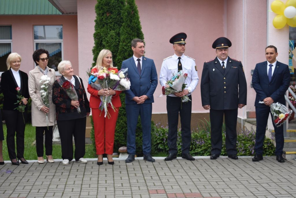 Сегодня школьный звонок звенел и в Ленинском районе города Бреста