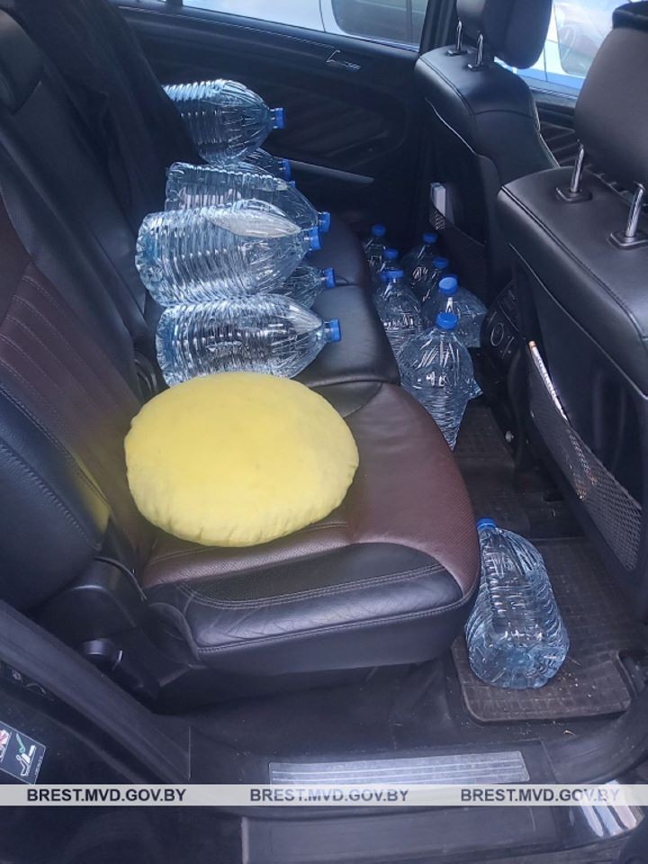 Милиция задержала мужчину, который незаконно перевозил 350 литров алкоголя в Барановичах