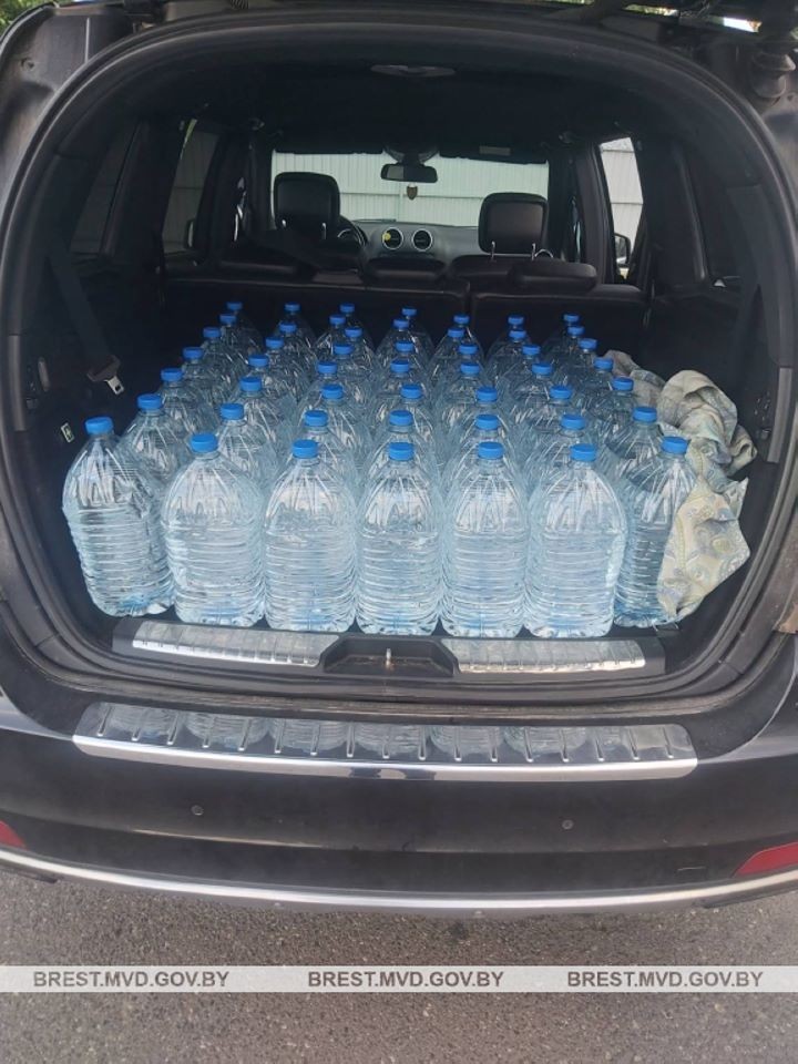 Милиция задержала мужчину, который незаконно перевозил 350 литров алкоголя в Барановичах