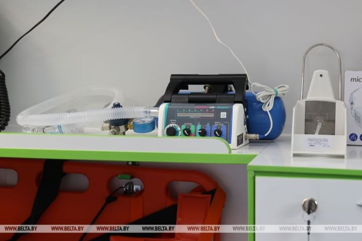Белорусско-немецкая компания передала Брестской облбольнице реанимобиль и лазерный комплекс