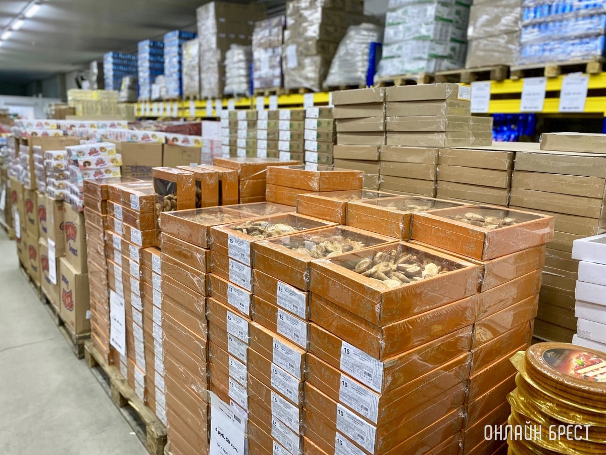 В дискаунтере «Светофор» на Приграничной, район Козлович в Бресте, большое пополнение товара по низким ценам: мясо, рыба, сладости, бакалея, хозтовары