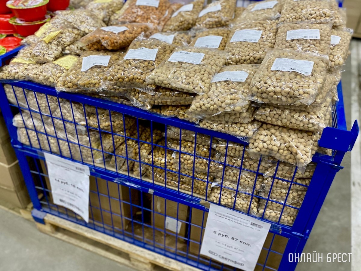 В дискаунтере «Светофор» на Приграничной, район Козлович в Бресте, большое пополнение товара по низким ценам: мясо, рыба, сладости, бакалея, хозтовары