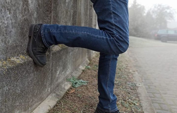 В Беларуси мужчина попался на занятии проституцией. Как его наказали?