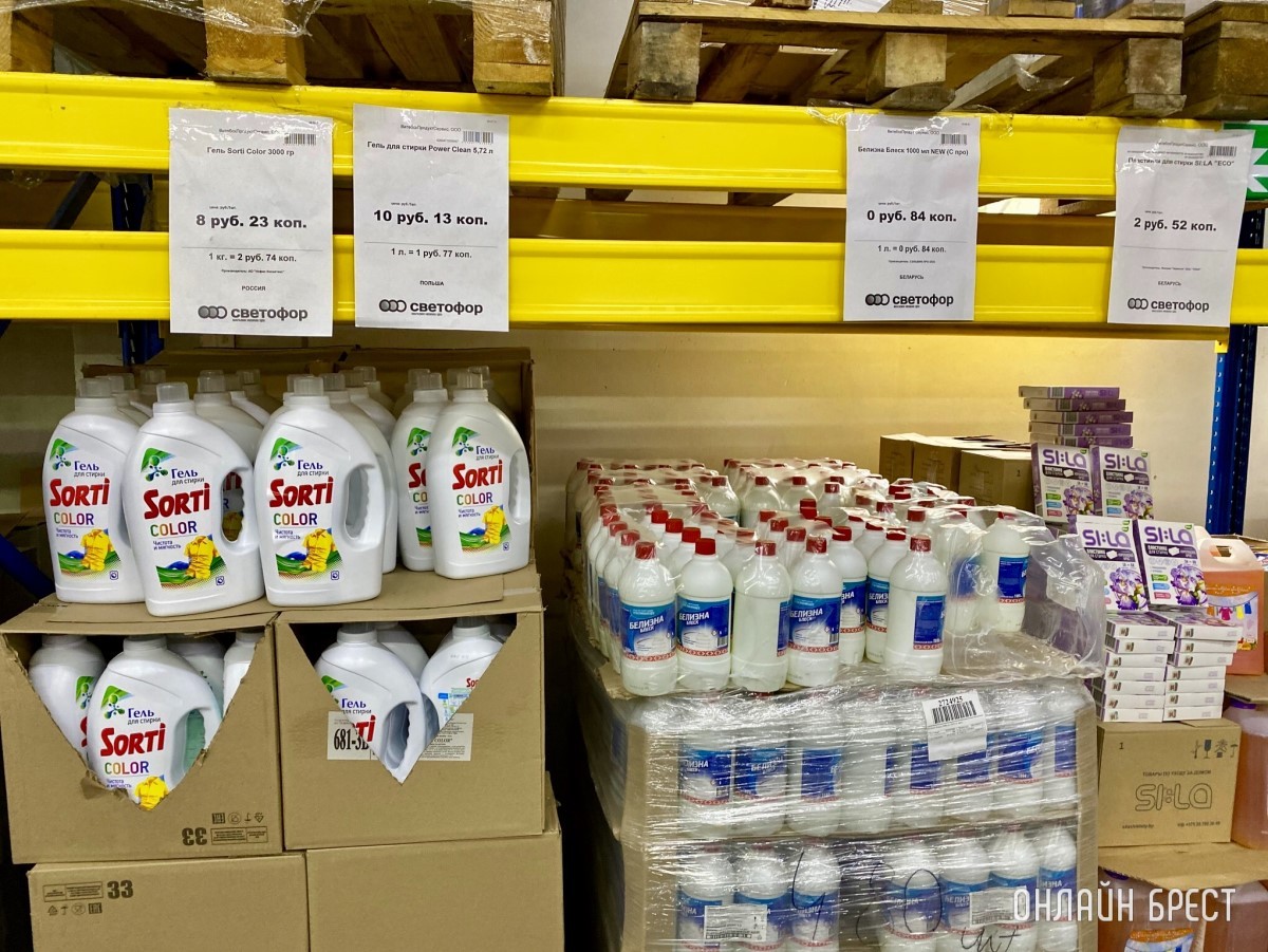 В дискаунтере «Светофор» на Приграничной, район Козлович в Бресте, большое пополнение товара по низким ценам: мясо, рыба, сладости, бакалея, хозтовары