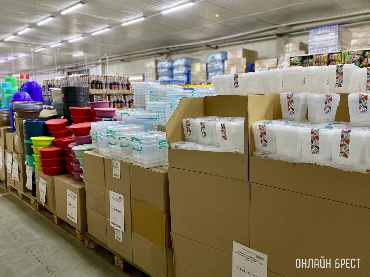 В дискаунтере «Светофор» на Приграничной, район Козлович в Бресте, большое пополнение товара по низким ценам: мясо, рыба, сладости, бакалея, хозтовары