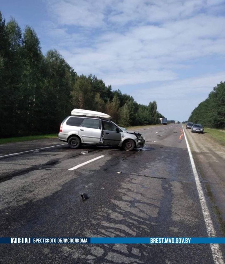 Брестская область: неудачный обгон привел к ДТП с грузовиком