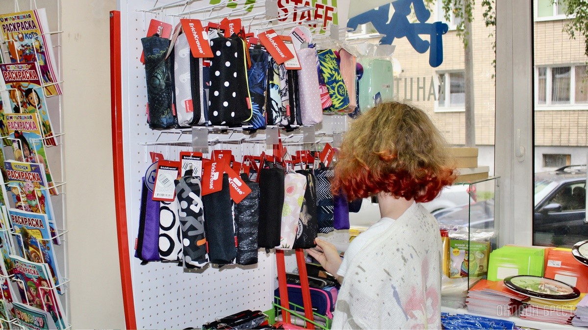 Интересная акция для покупателей магазинов «Канцелярские штучки» в Бресте: подарки взамен на наклейки