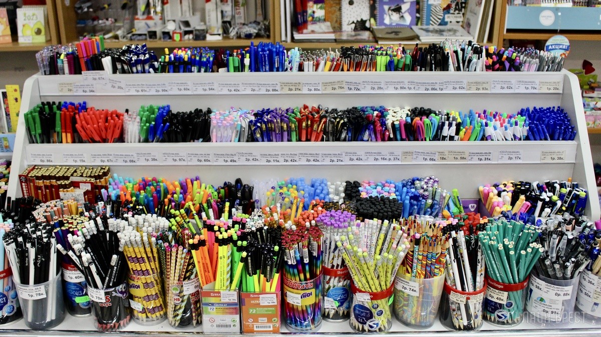 Интересная акция для покупателей магазинов «Канцелярские штучки» в Бресте: подарки взамен на наклейки