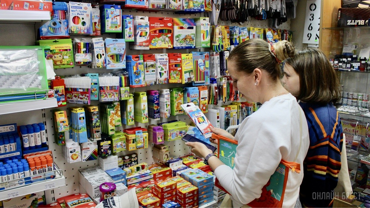 Интересная акция для покупателей магазинов «Канцелярские штучки» в Бресте: подарки взамен на наклейки