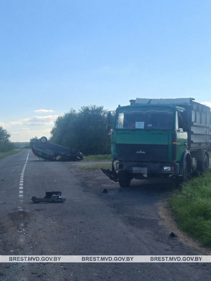 В Берёзовском районе автомобиль оказался на крыше. Как это произошло?