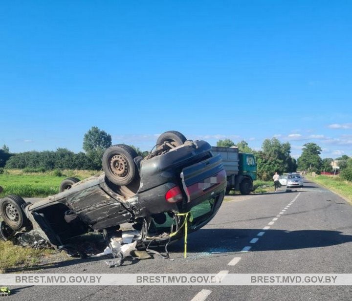 В Берёзовском районе автомобиль оказался на крыше. Как это произошло?