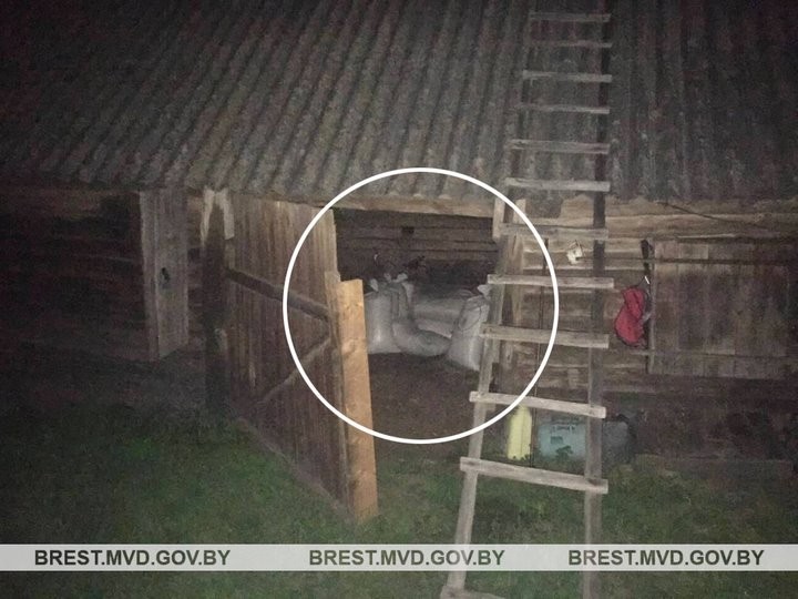 У жителя Брестской области нашли более 900 килограмм удобрений и 45 литров окрашенного дизельного топлива