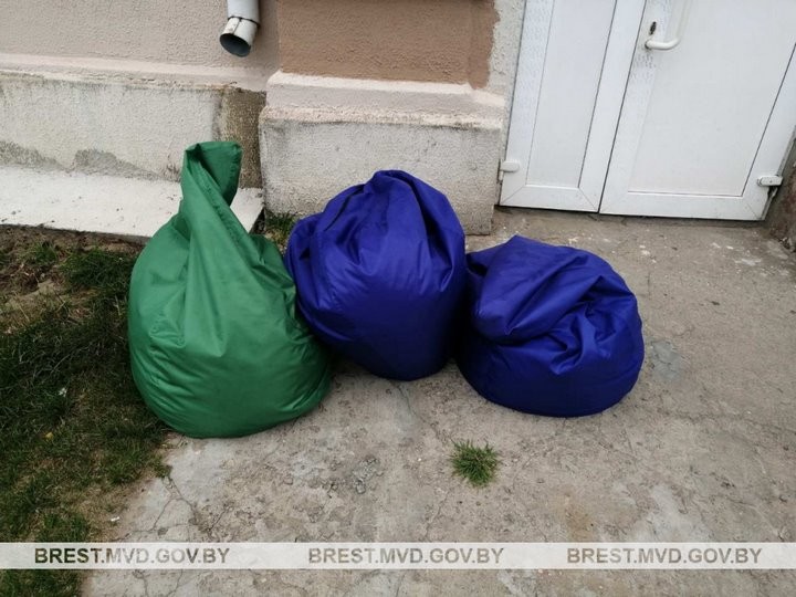 В Брестской области подростки у предпринимателя украли кресла-мешки. Зачем они им понадобились? 