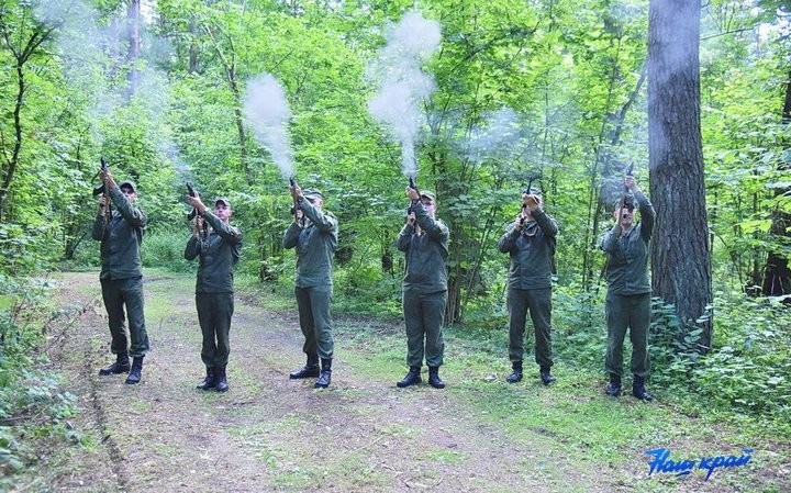 В окрестностях деревень Тартаки и Серебрище Барановичского района перезахоронили останки 18 мирных жителей, расстрелянных фашистами в 1942–1943 годах.