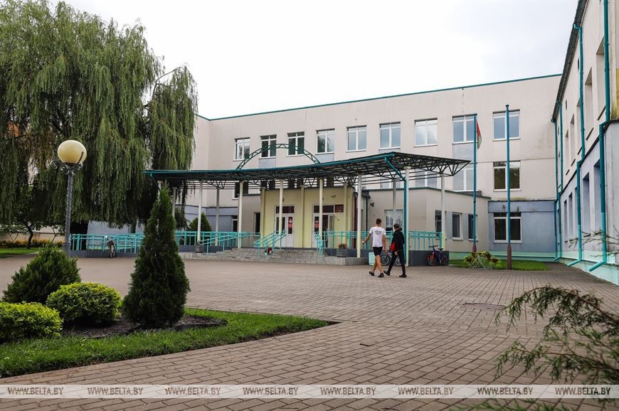 В ожидании 1 сентября: молодые учителя СШ №16 в Бресте готовятся к встрече с учениками