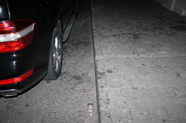 Бросок на 1000 рублей: пьяный белорус выбросил из окна бутылку с рюмкой — и попал прямо в машину