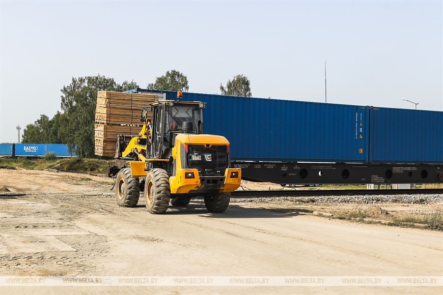 Крупнейший в регионе транспортно-логистический центр заработал в Жабинке