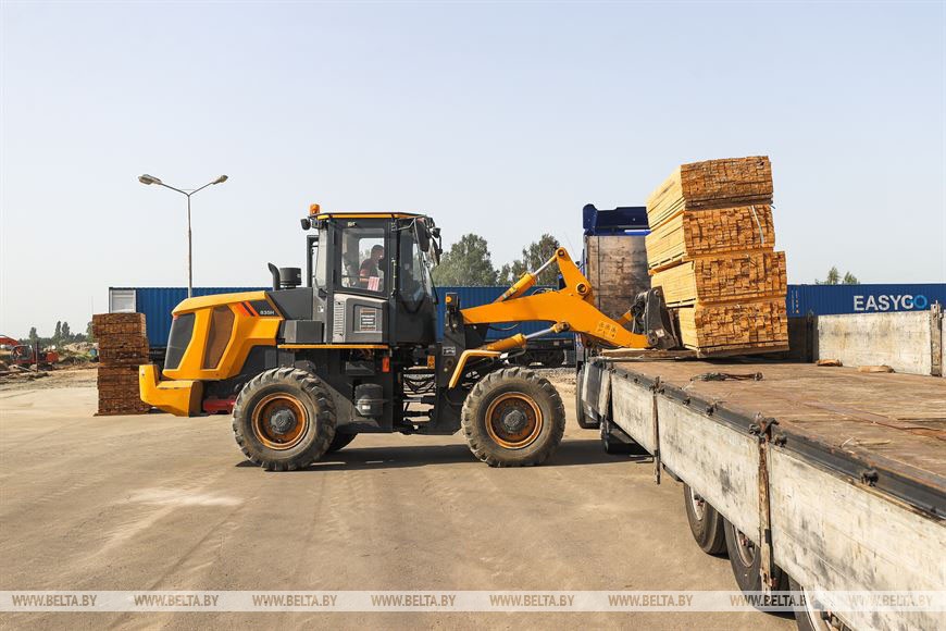 Крупнейший в регионе транспортно-логистический центр заработал в Жабинке