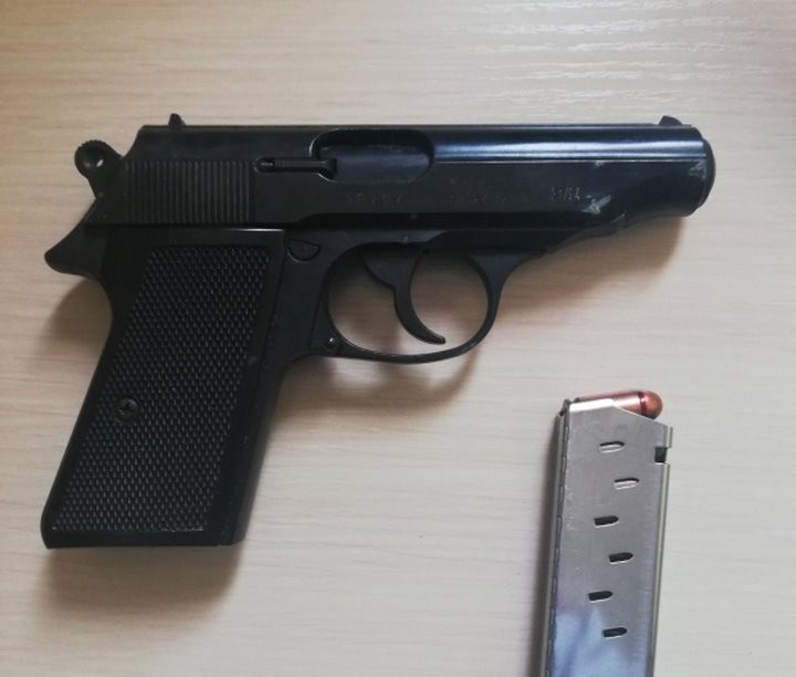 Белорус прятал пистолет в мусоропроводе