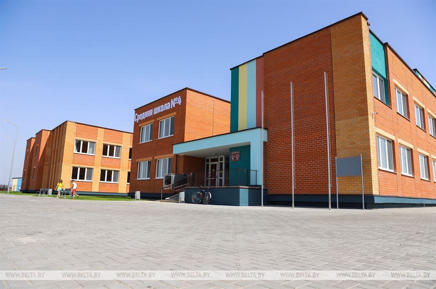 Новую школу построили в самом большом районе Беларуси - Столинском
