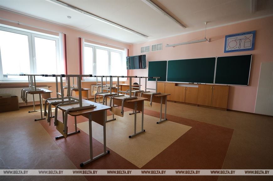 Новую школу построили в самом большом районе Беларуси - Столинском