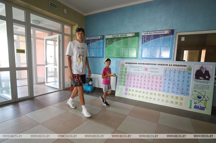 Новую школу построили в самом большом районе Беларуси - Столинском