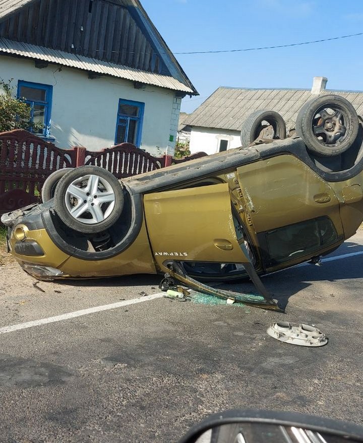 В Ивацевичском районе автомобиль оказался на крыше. Как это случилось?